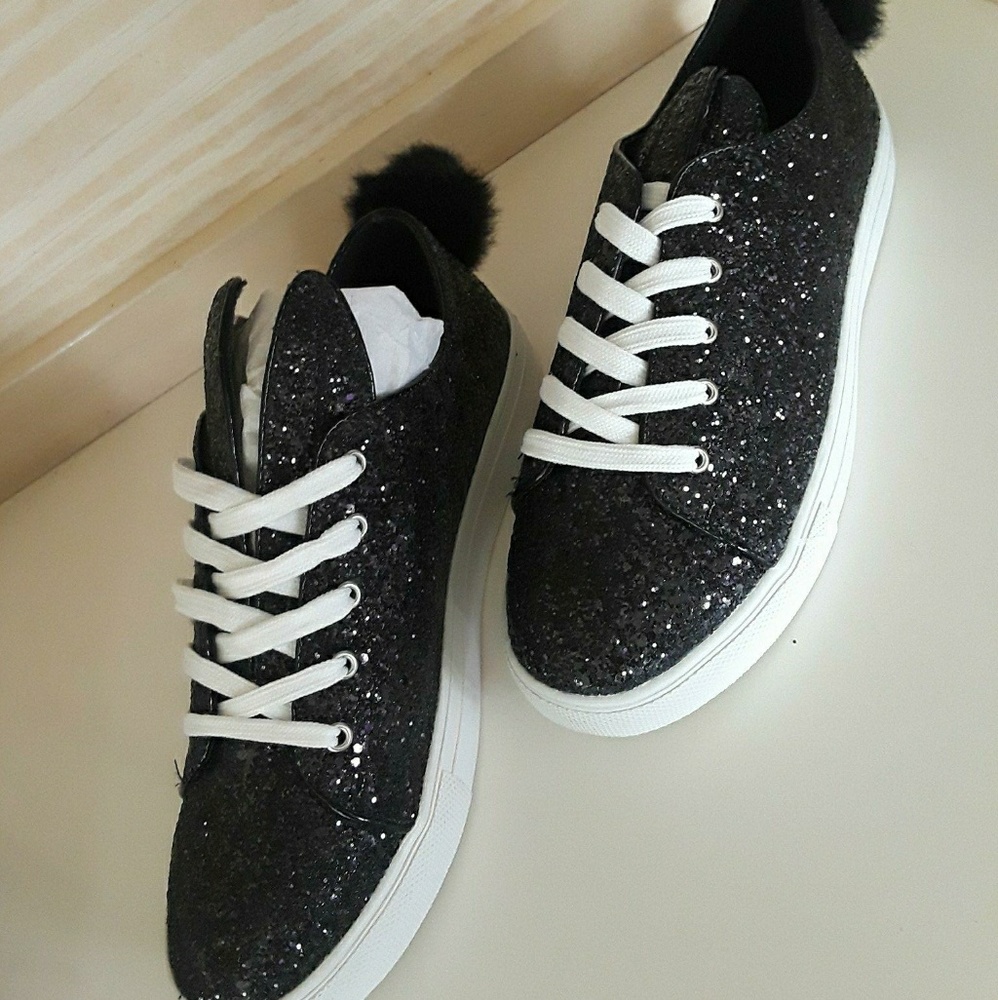 Wild Diva Black Bunny Low-Cut Sneakers